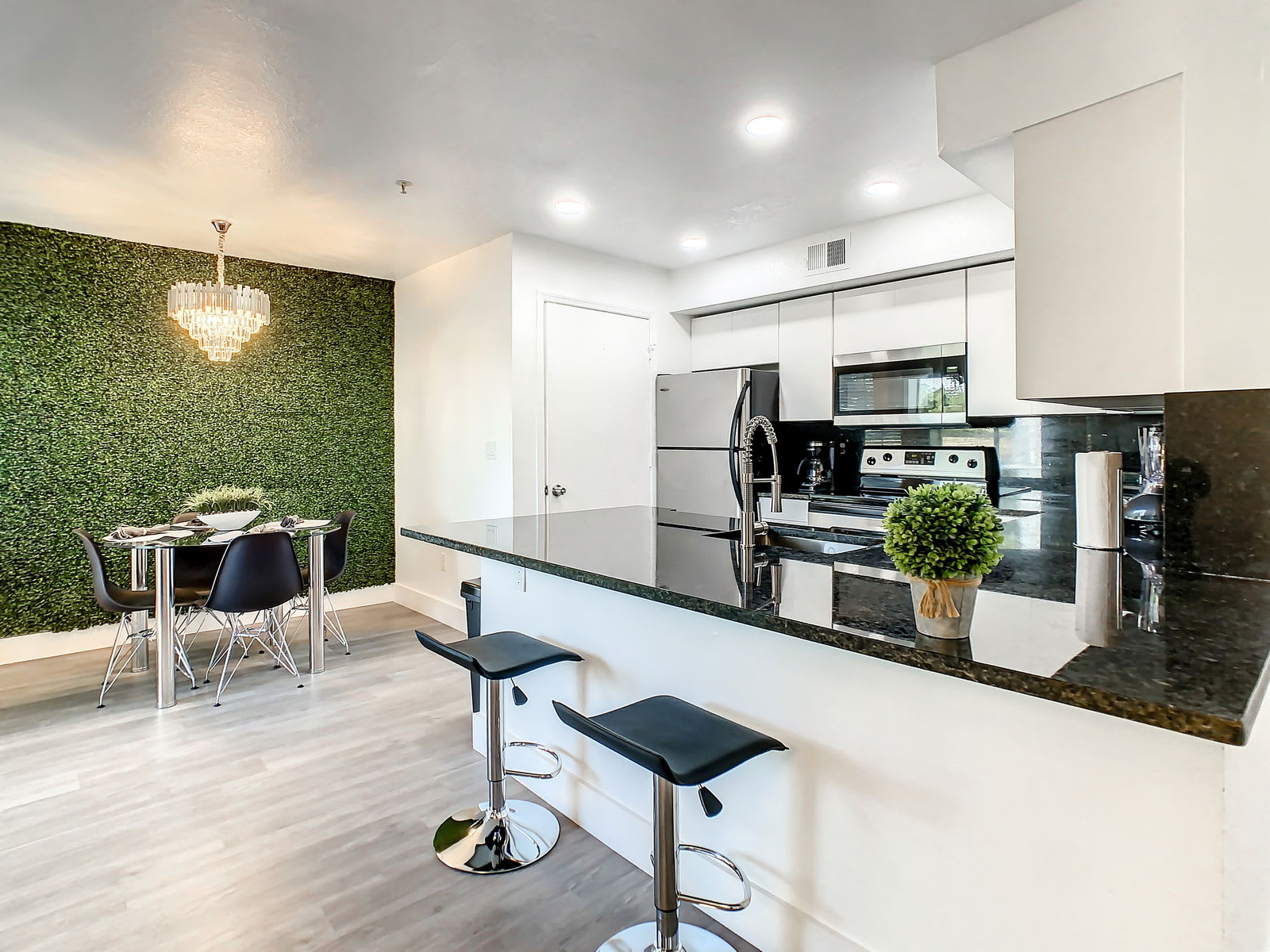 7200 Westpointe Boulevard – photo 3