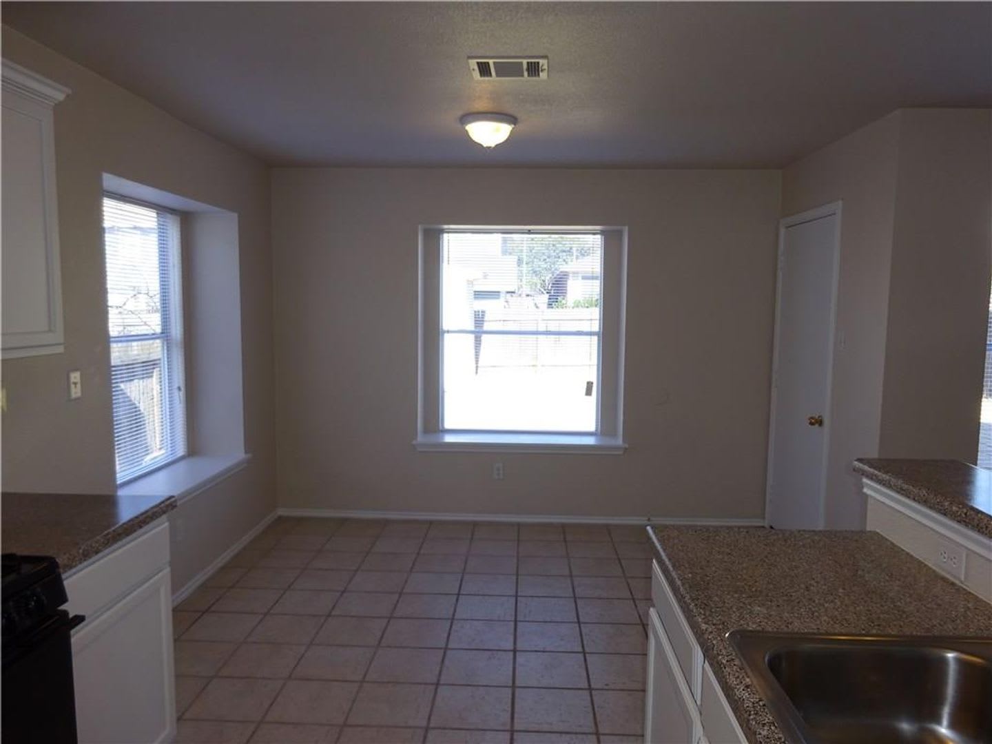 Large Yard with This 3 Bedroom 2.5 Bath Home in Sarah's Creek Subdivision – photo 5