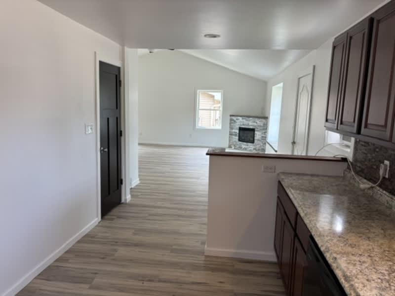 2048 Hillview Drive – photo 3