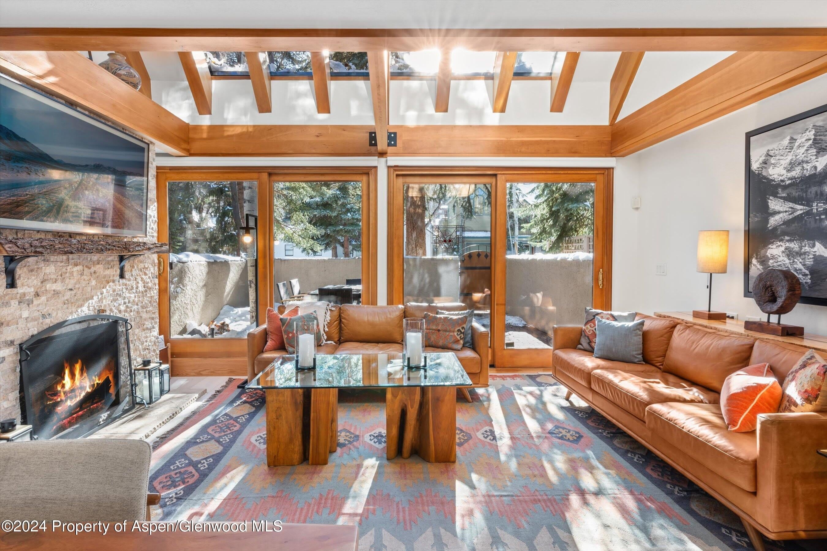 326 W Hopkins Avenue – photo 2