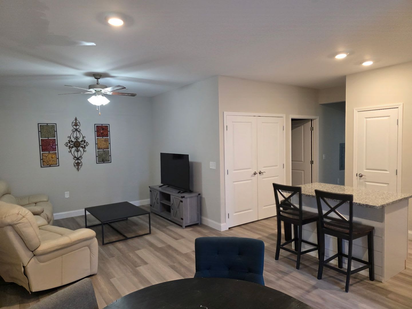 516 Regents Avenue – photo 2