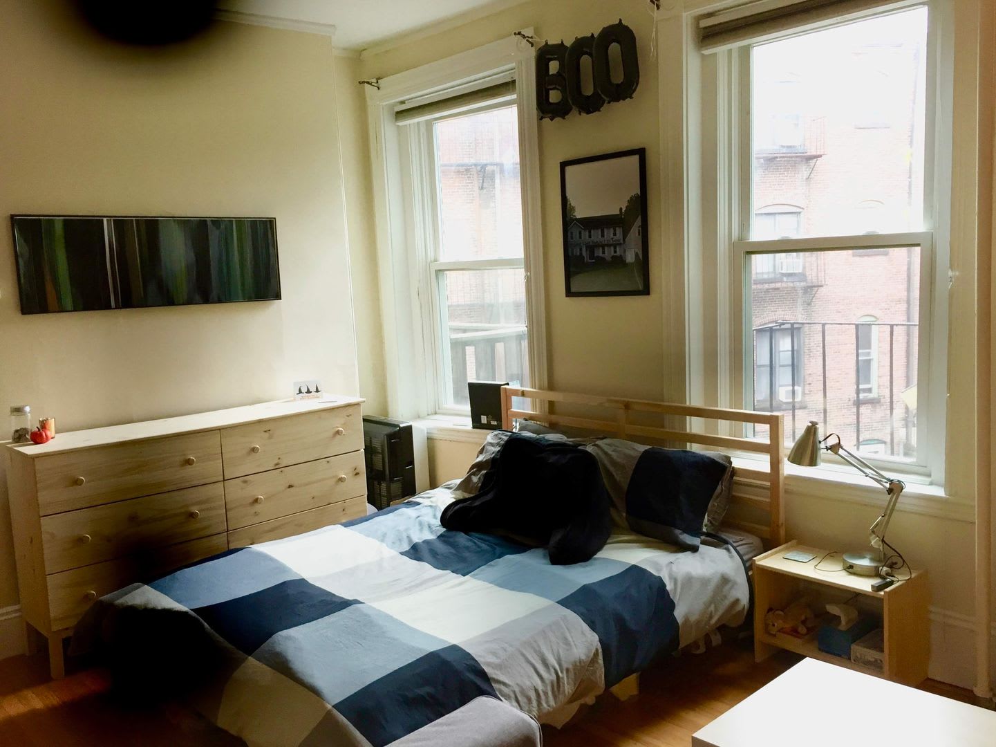 Good sized studio for 9/1 in a hot location! – photo 3