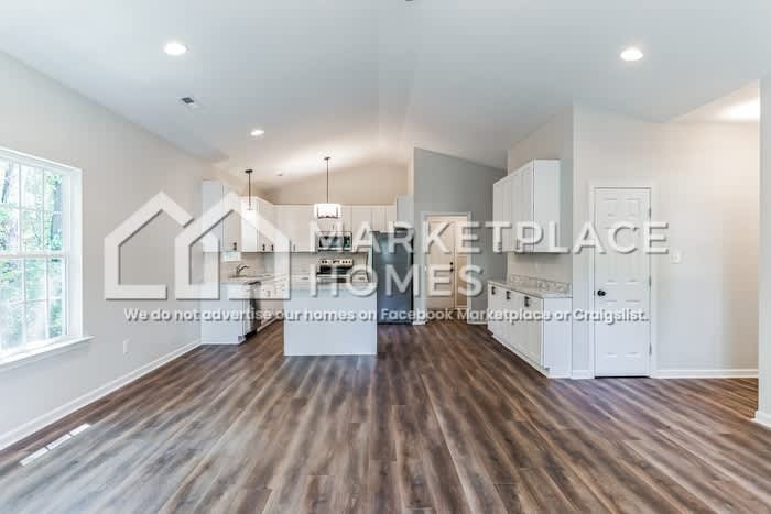 1612 College St SE – photo 4