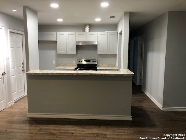 7361 Cherrybrook St – photo 2