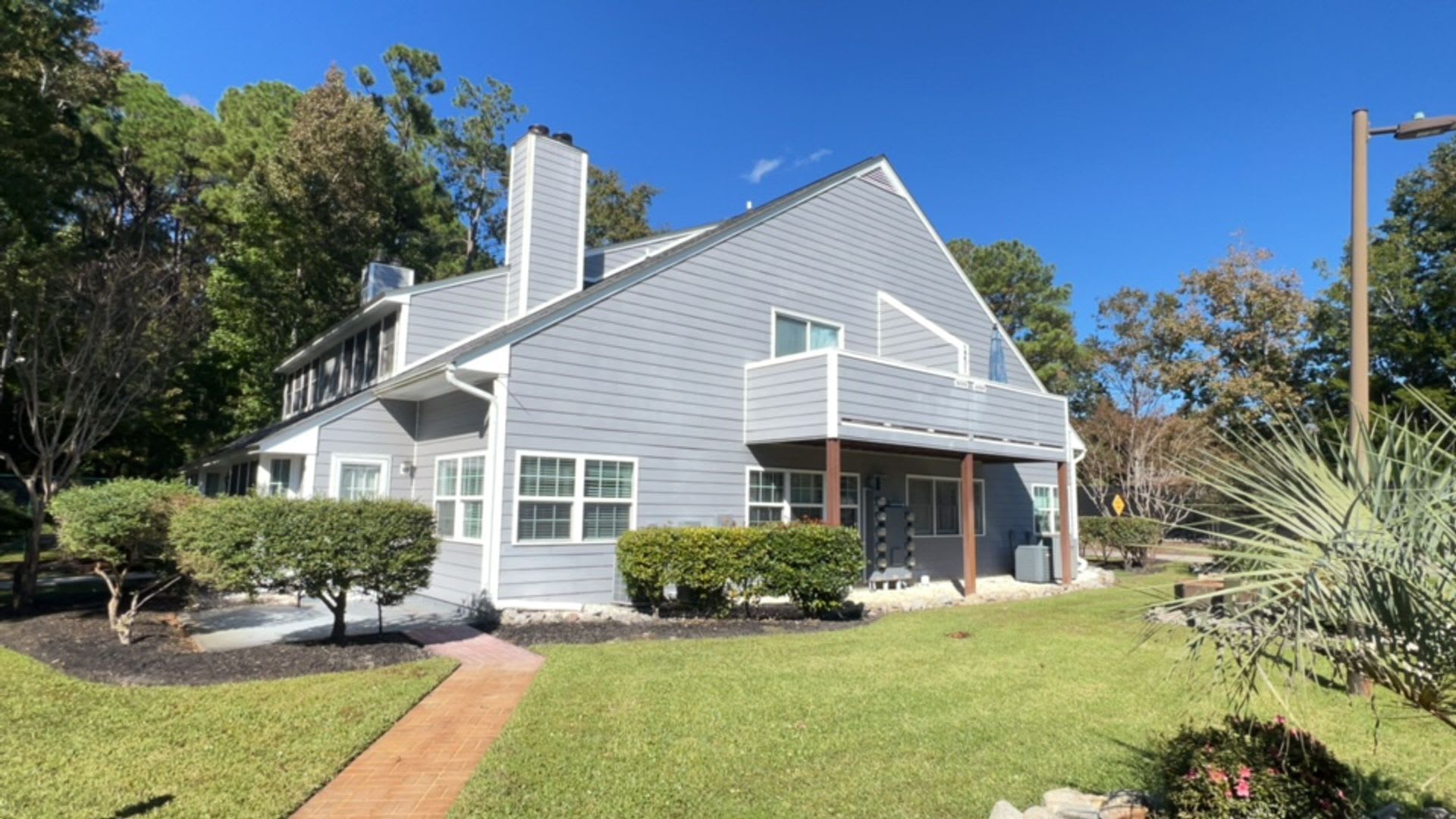 This 2 Bedroom 1 5 Bath Condo Has It All – photo 1