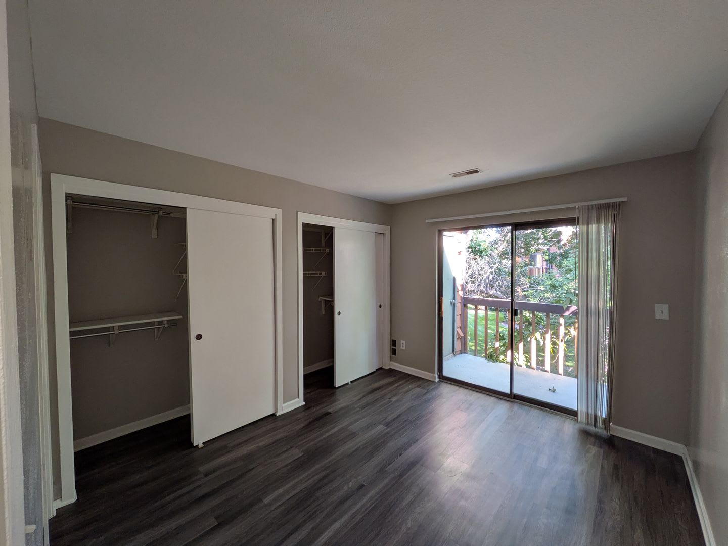 Spacious 2 Bed 1 Bath Condo in Aurora! Available Now! – photo 5