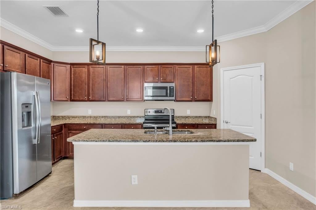 2061 Hamlin St – photo 2