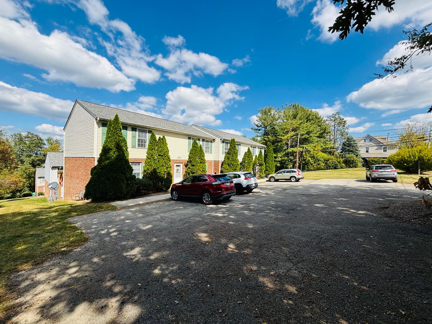 2 Bedroom, 1.5 Bath Townhouse – photo 1
