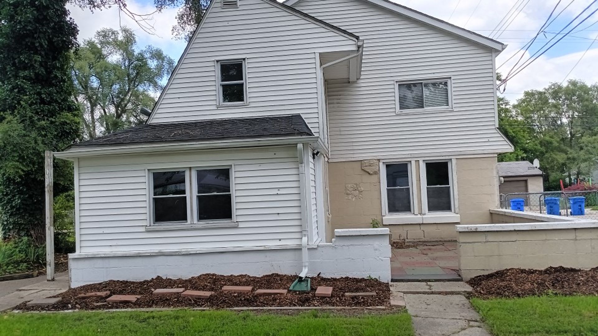 Spacious 3 bedroom 1 Bath in Warren! – photo 3
