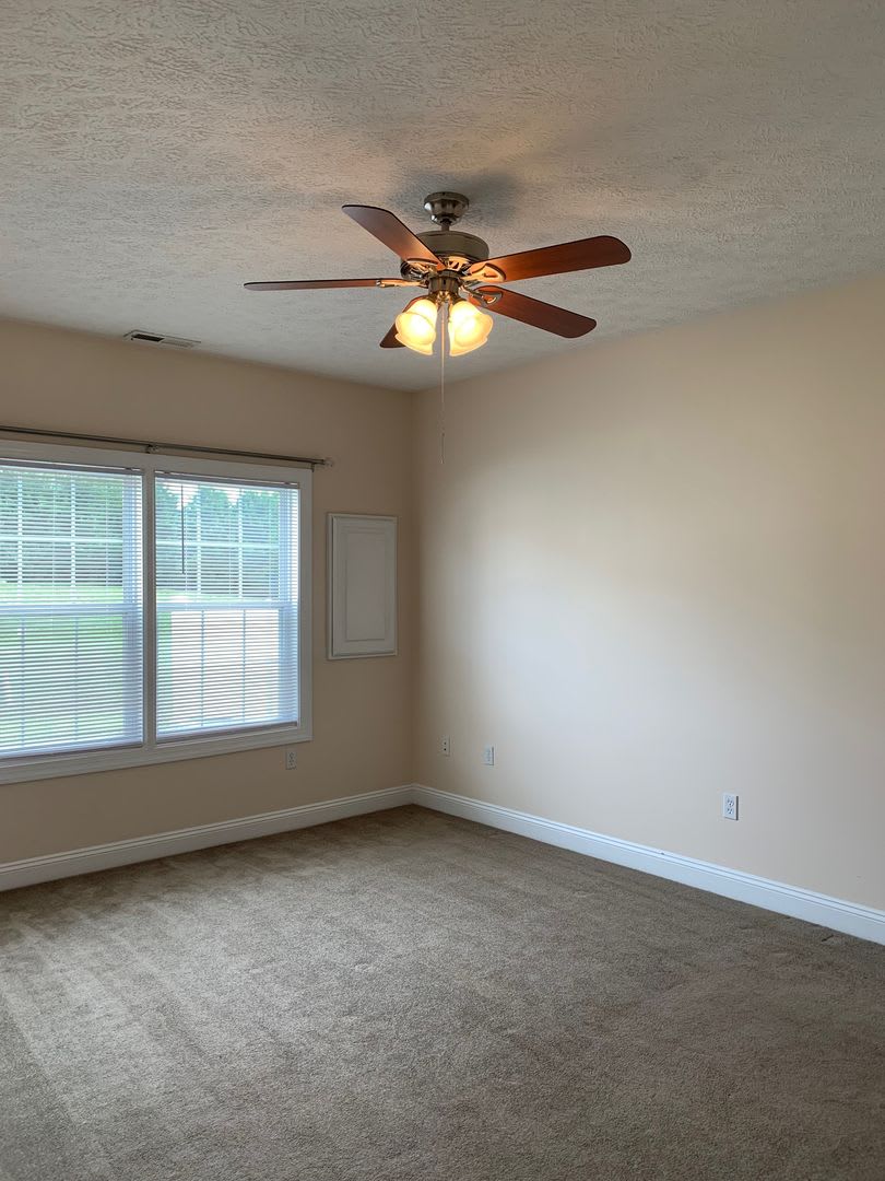 3 Bedroom, 2 Bath Townhouse End Unit with 1 Car Garage – photo 5