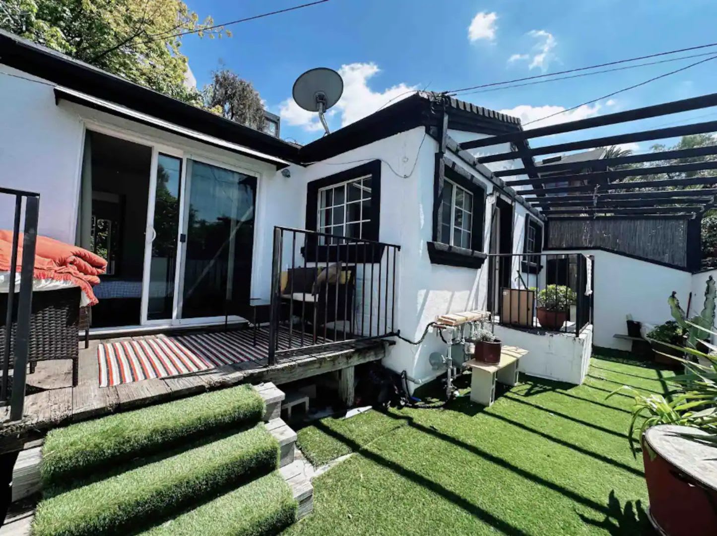 1 bed / 1 bath apartment in Echo Park is now available – photo 2