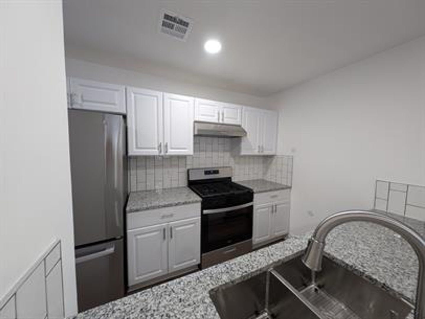 3 Bedroom Duplex In The Heart Of Glenpool – photo 3