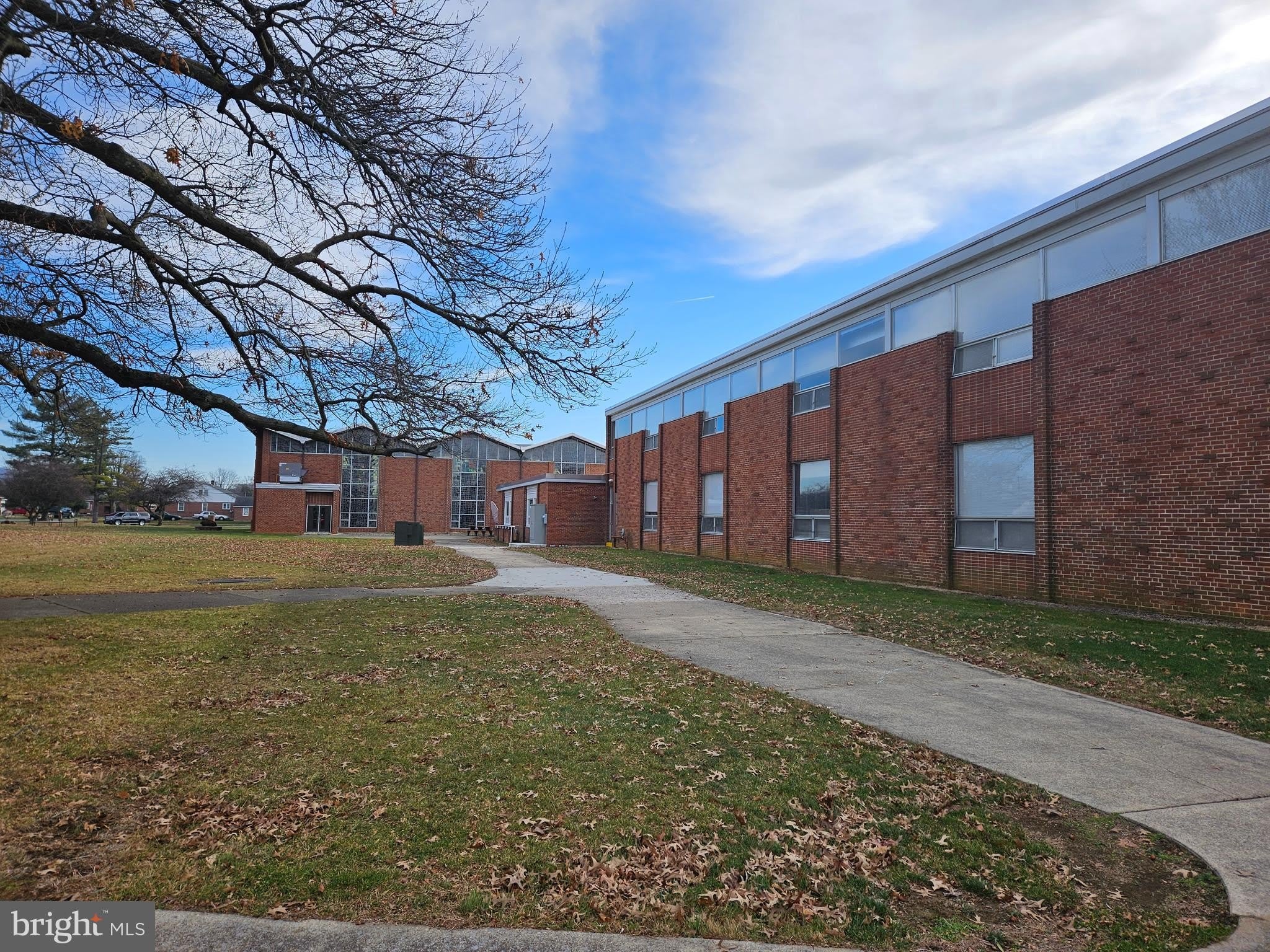 1811 LINCOLN Way E – photo 2