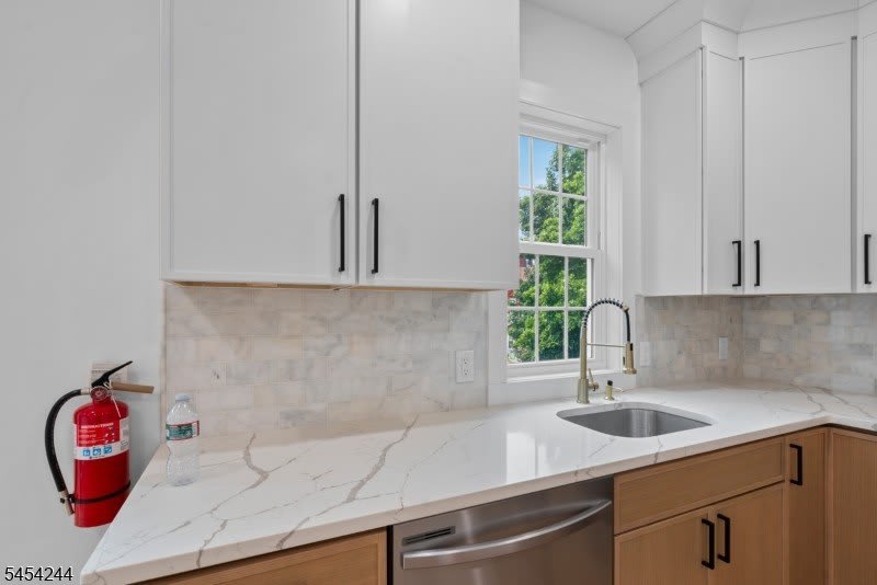 196 Taylor St – photo 4
