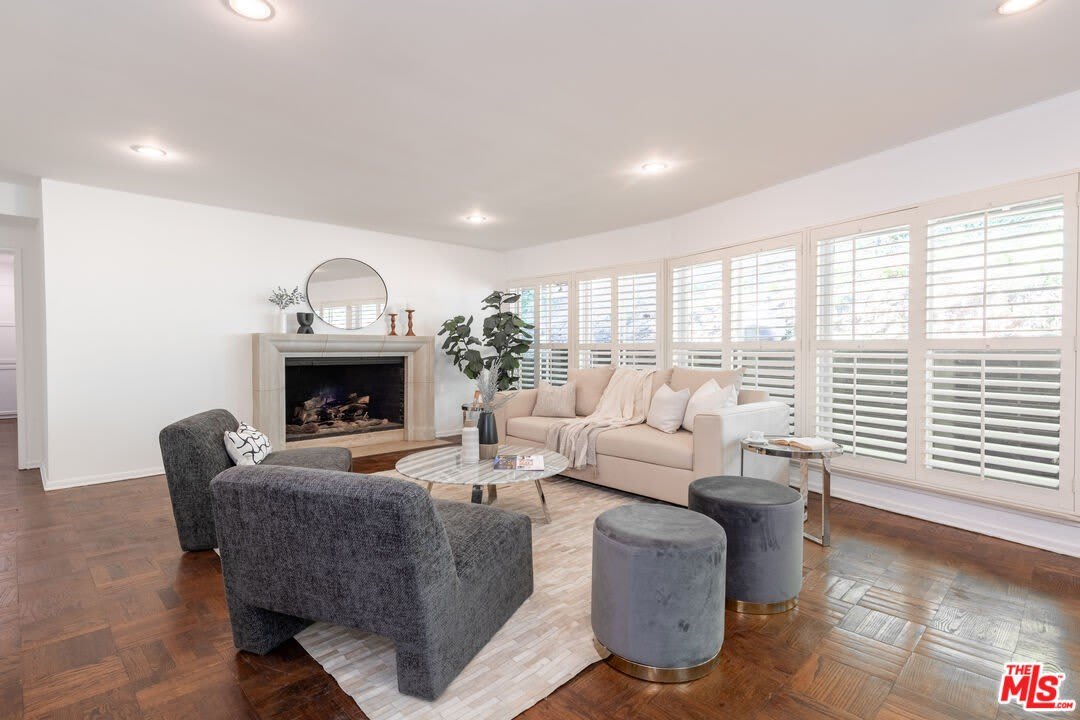 2559 HUTTON Dr – photo 3
