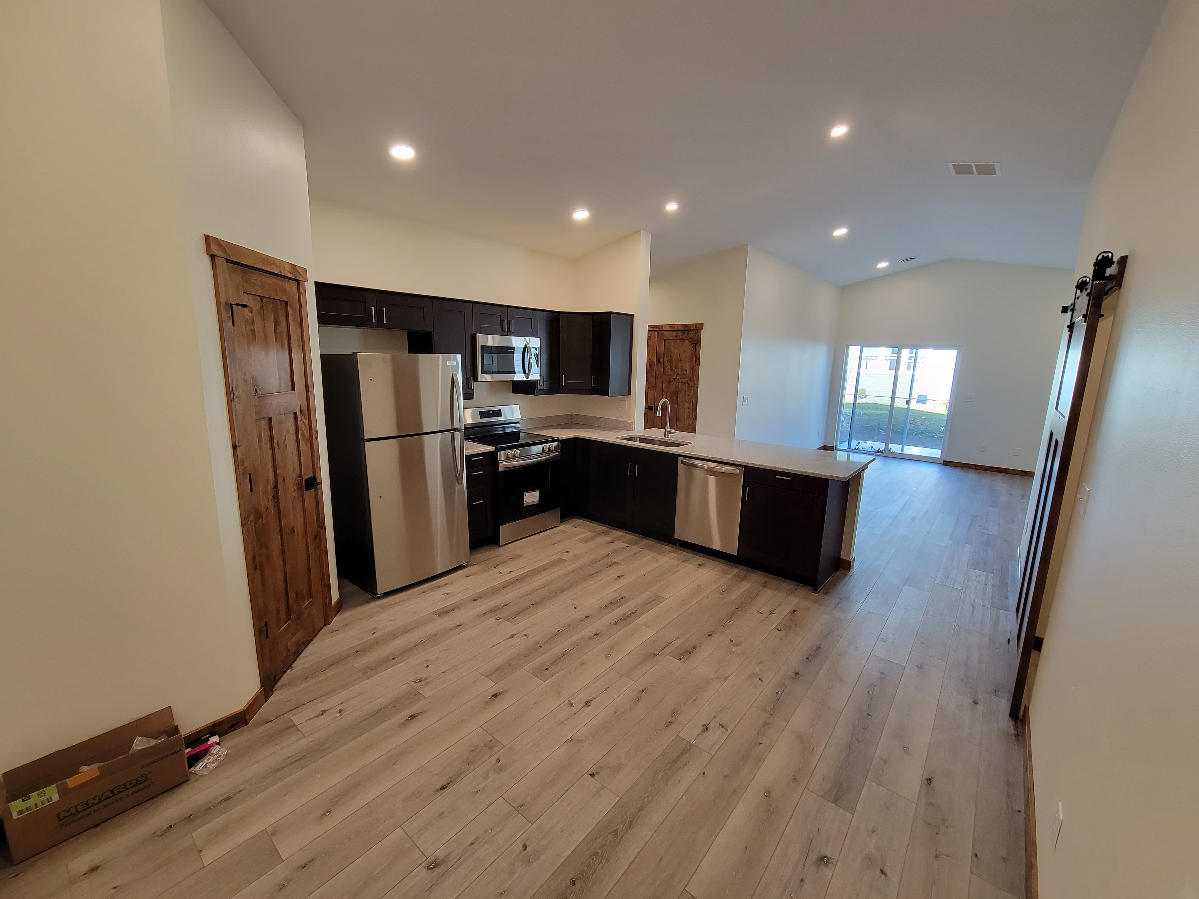 816 10Th St W – photo 2