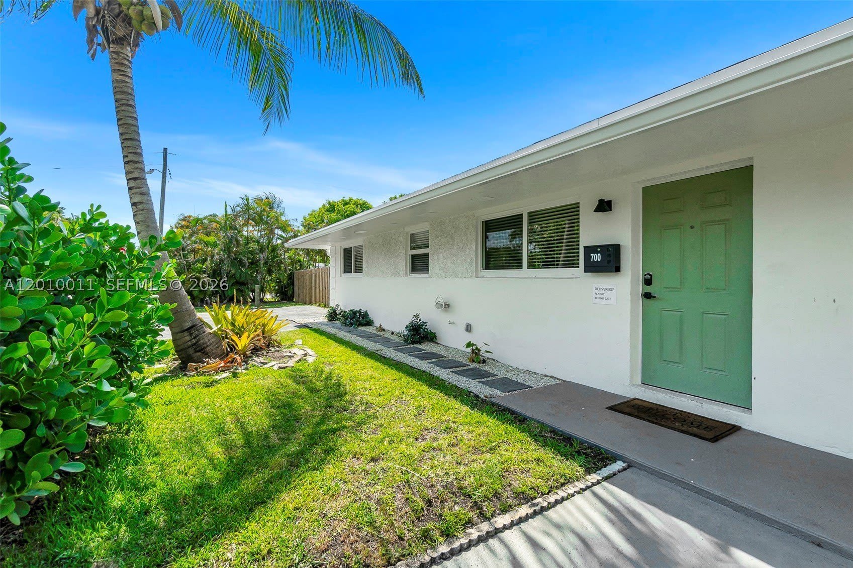 700 NW 18th St – photo 2