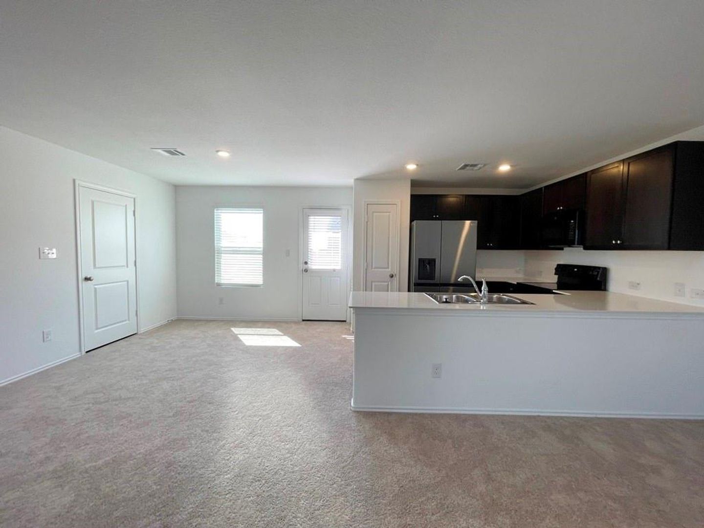 Great 2 story, 3 bedroom, 2.5 bathroom home available in Rancho del Cielo subdivision! – photo 3