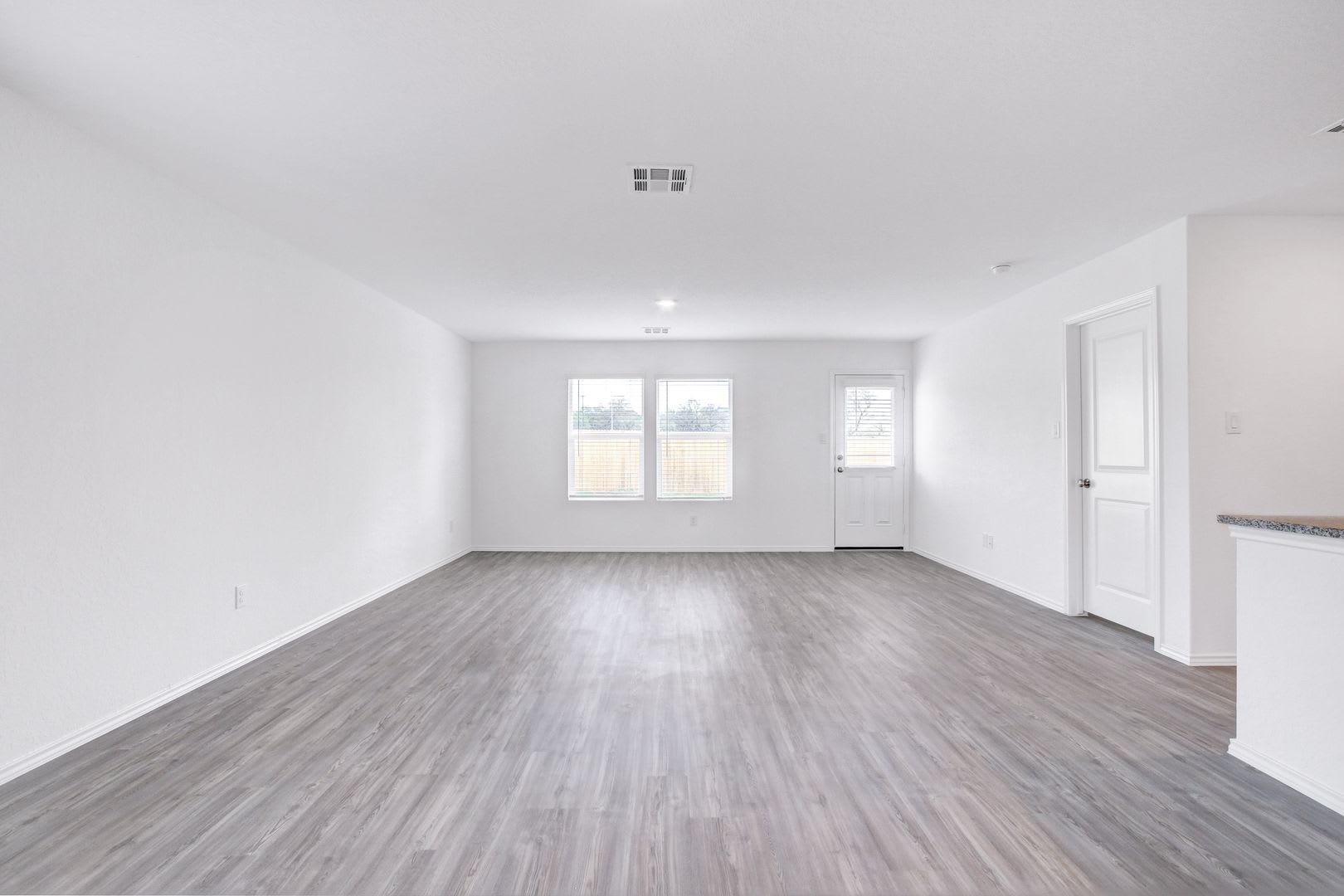 Modern 4-Bedroom Home with Prime Location and Efficient Features – photo 2