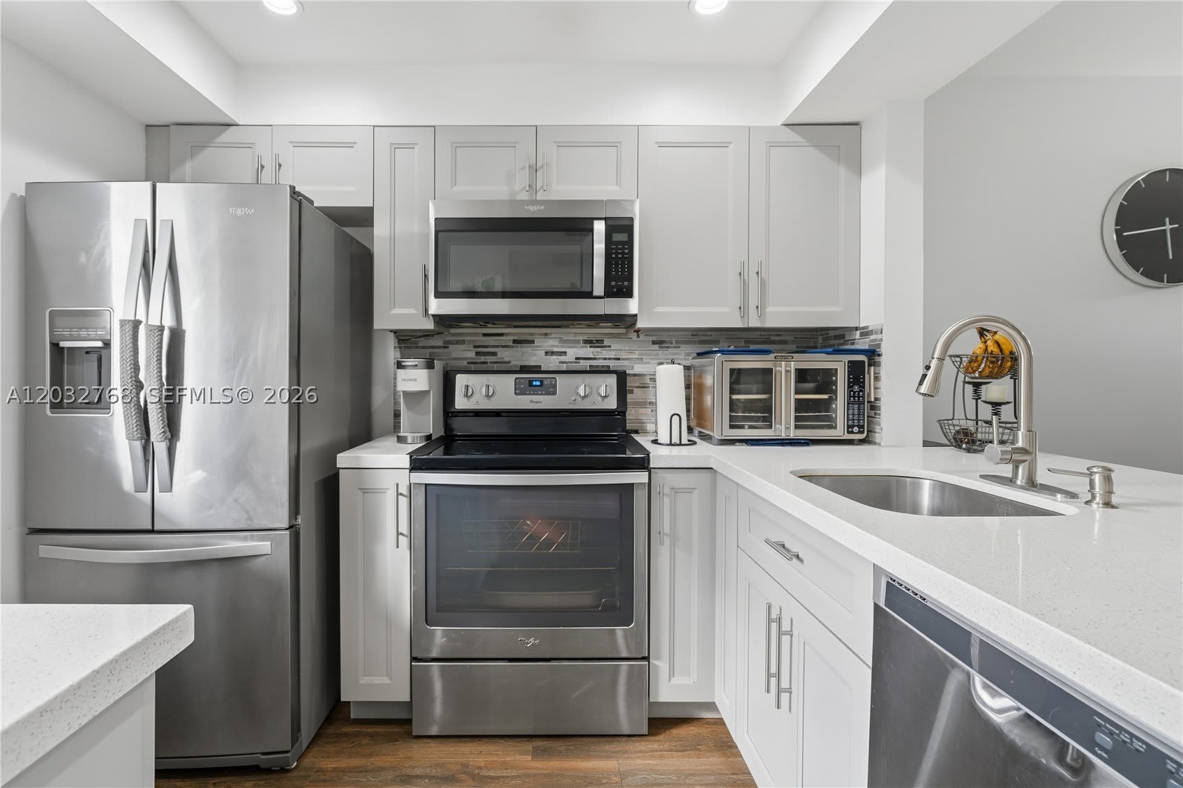 9340 Lagoon Pl – photo 1