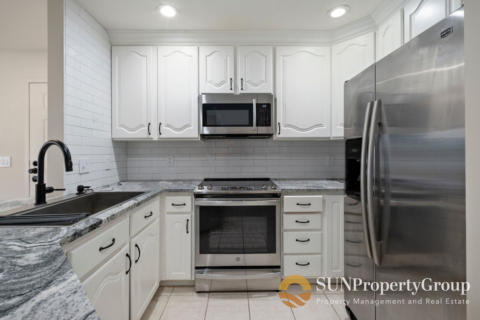 Luxury Condo In Desirable Salt Lake Community – photo 3