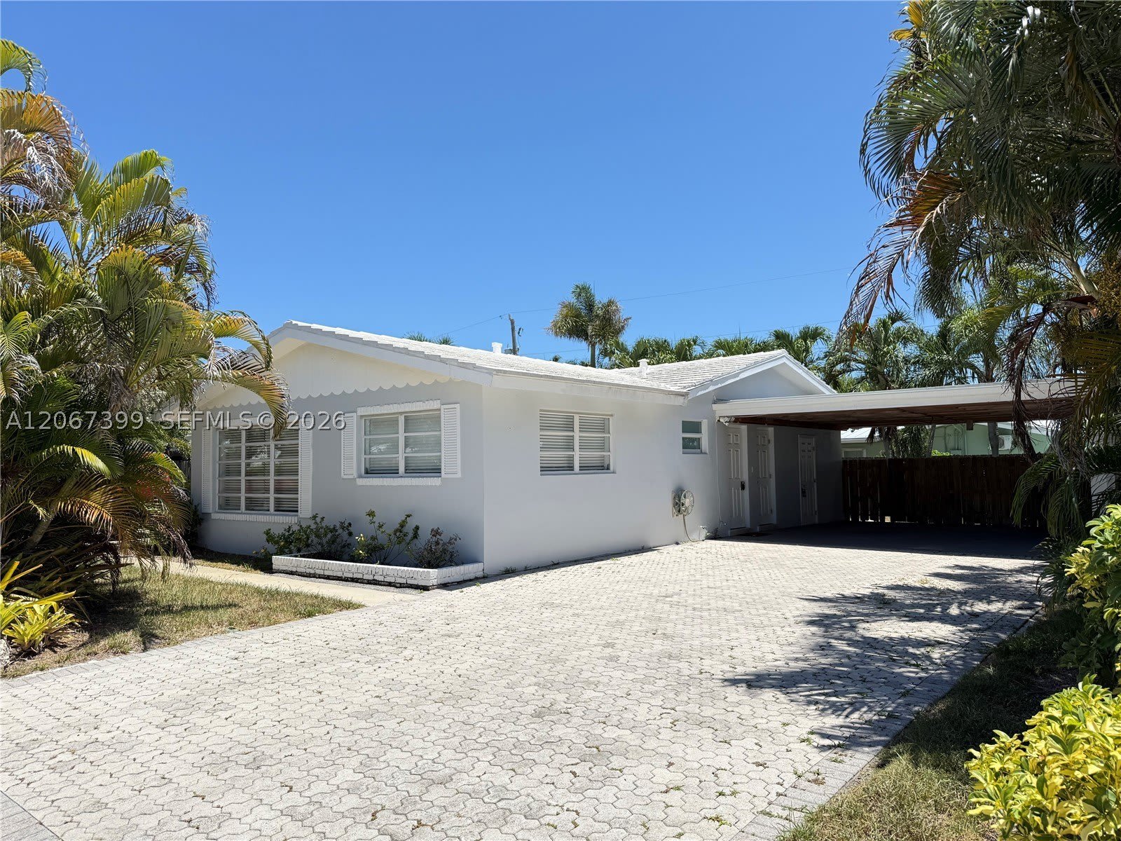 2220 NE 36th St – photo 1