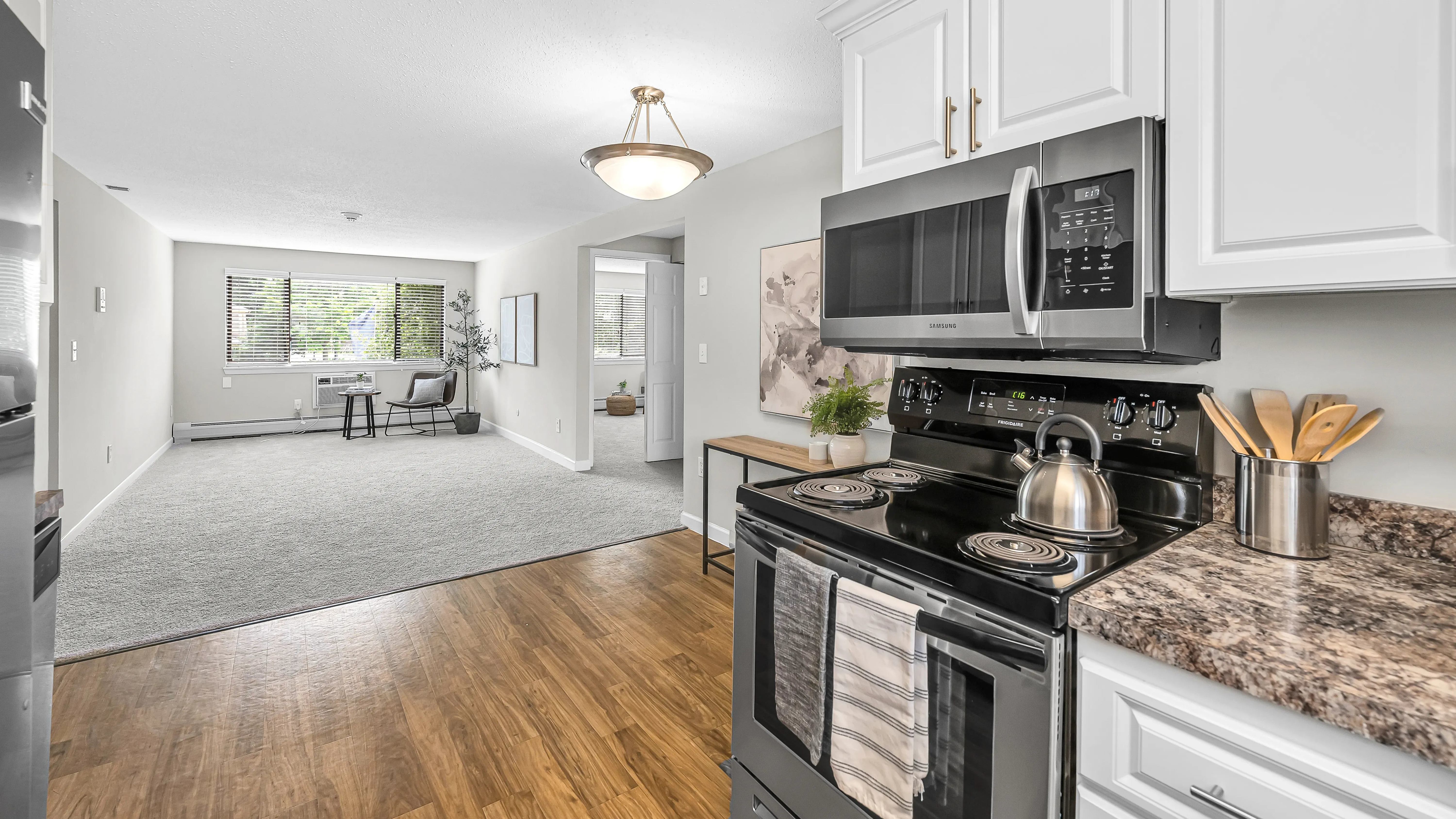 Country Manor Apartments Homes – photo 3
