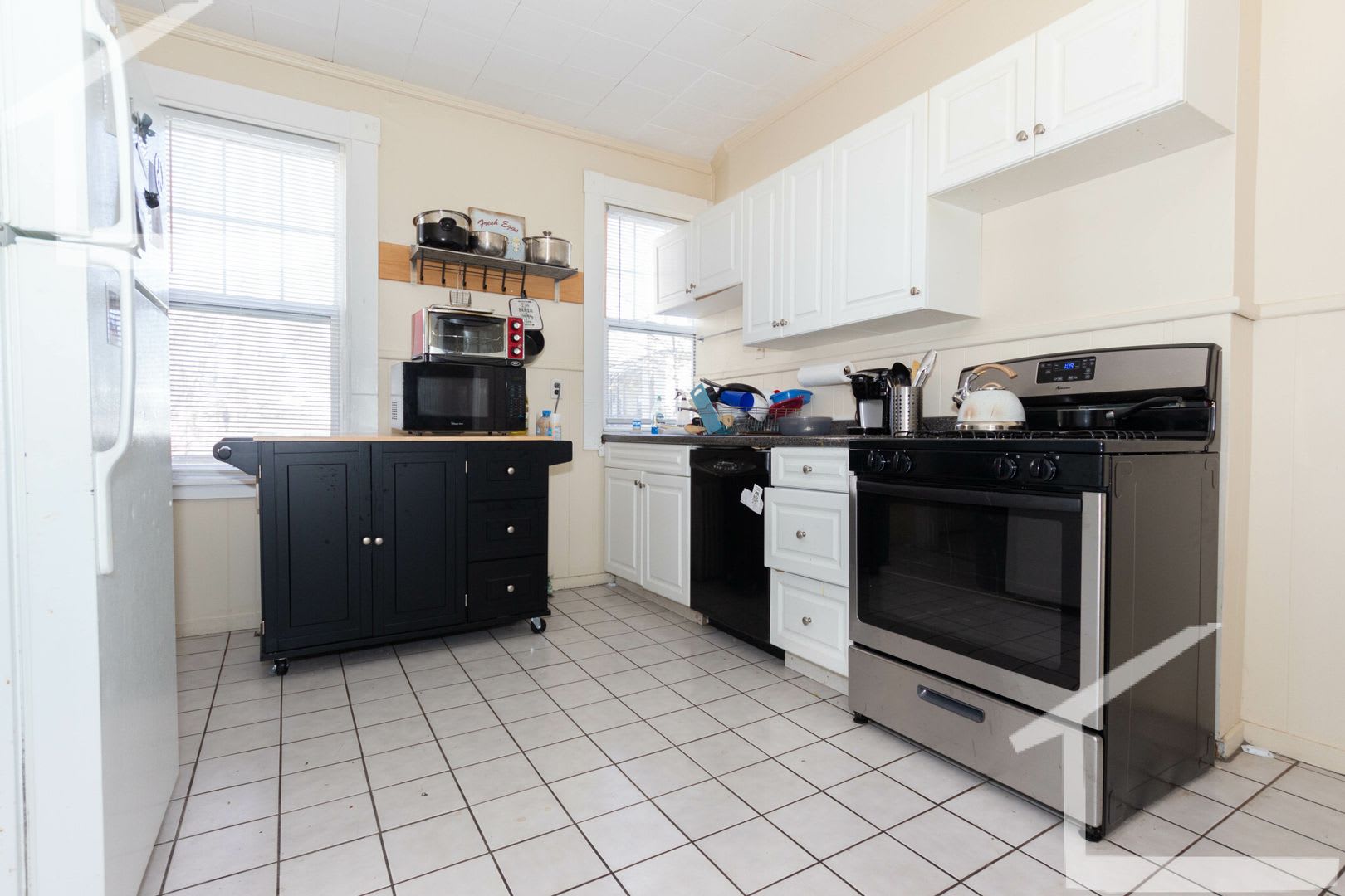 Charming 5 Bedroom House No Broker Fee – photo 1