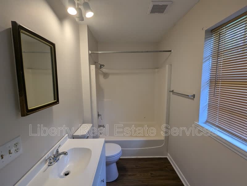 979 Live Oak Dr – photo 3