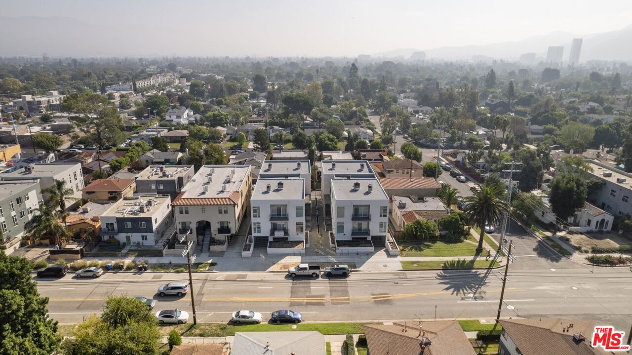 5114 Cahuenga Boulevard – photo 1