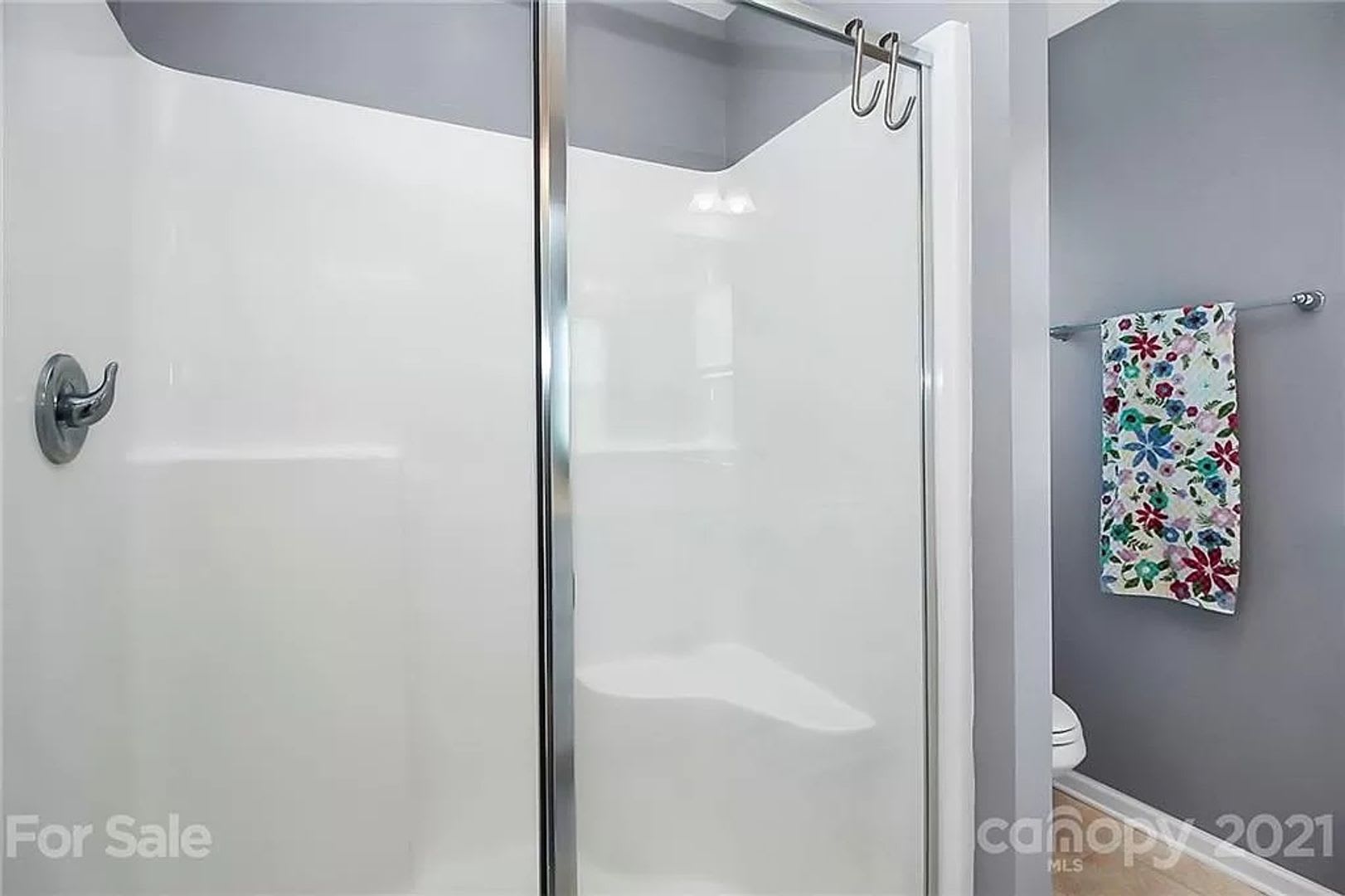 Room In 4 Bedroom Townhome At Sharon Rd W – photo 3