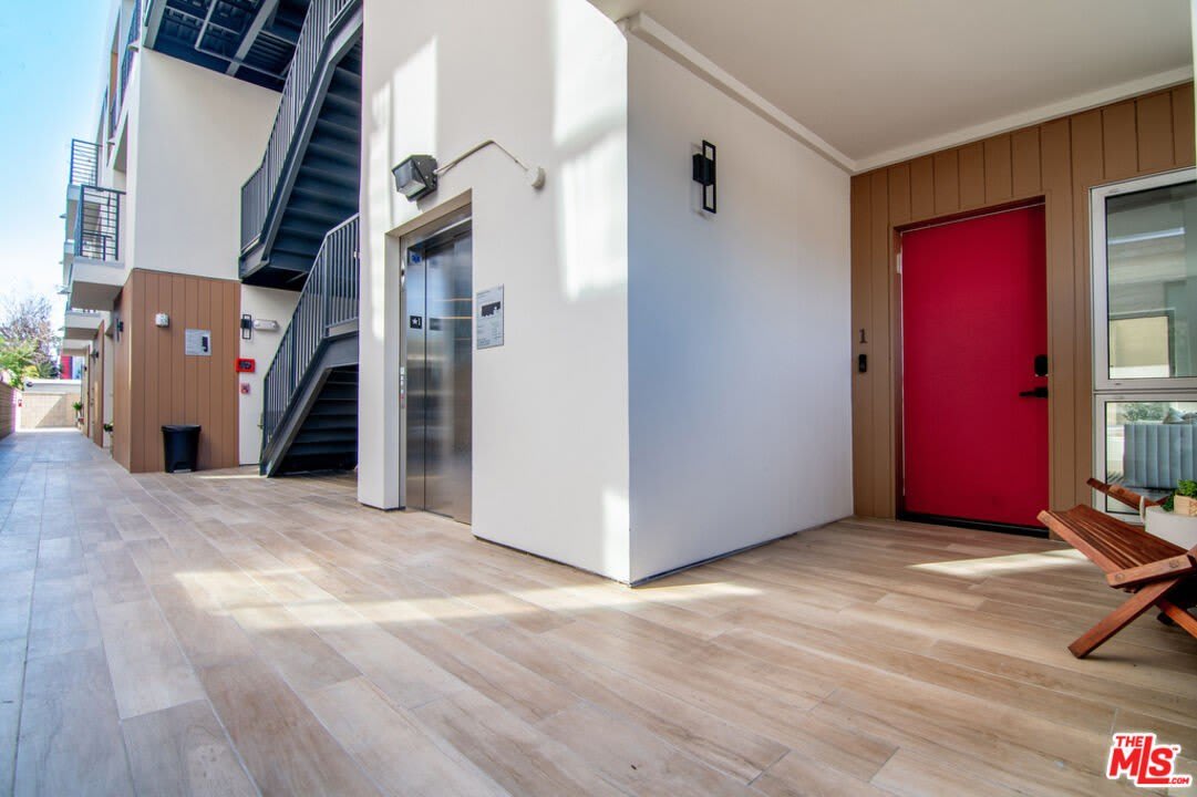 1236 N Fairfax Ave – photo 4