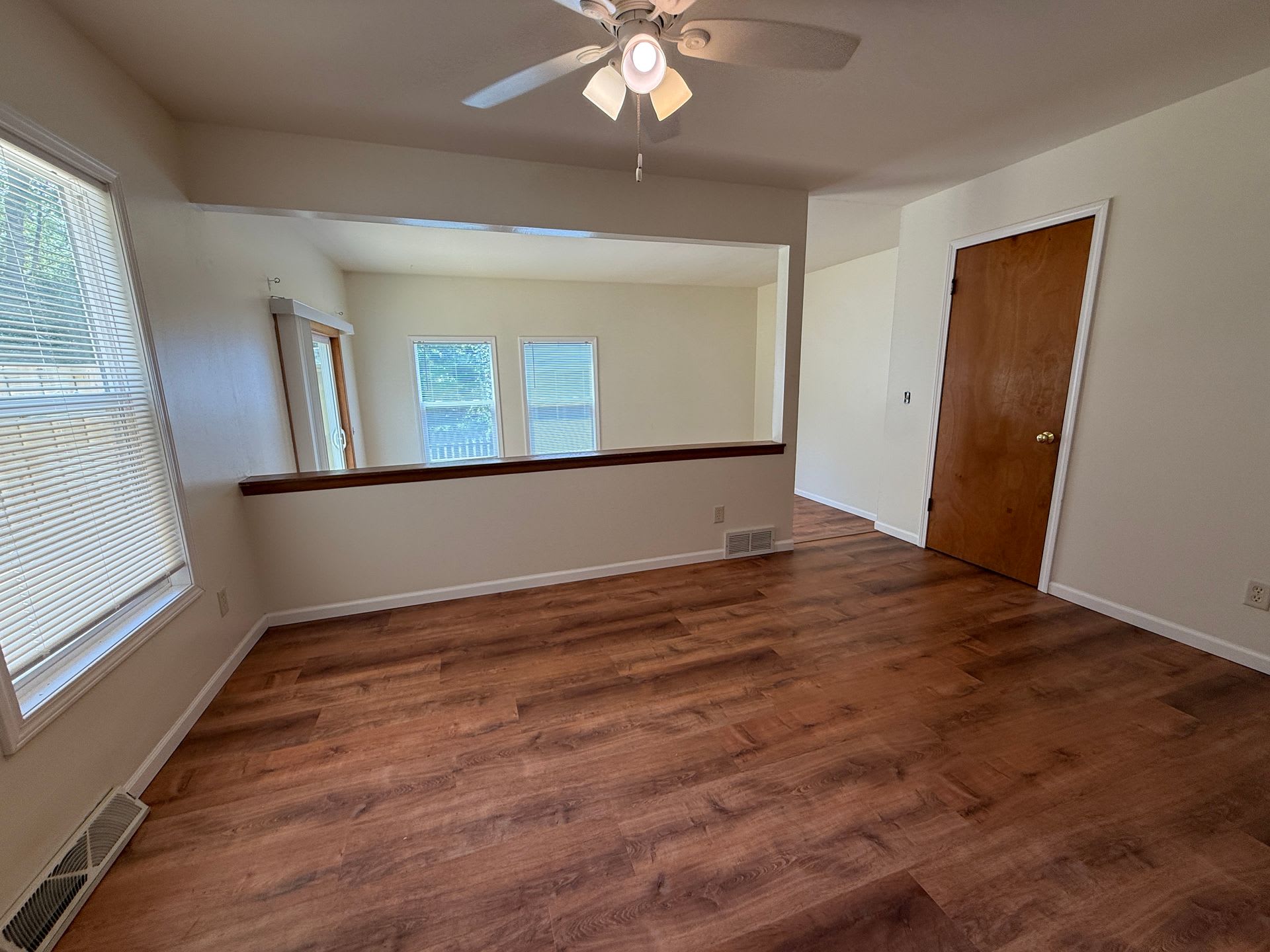 Call For Rent Special New Deck 3 Bedroom Updated Kitchen Updated Flooring Garage Driveway And Fenced Yard 9 Month Lease Available – photo 2