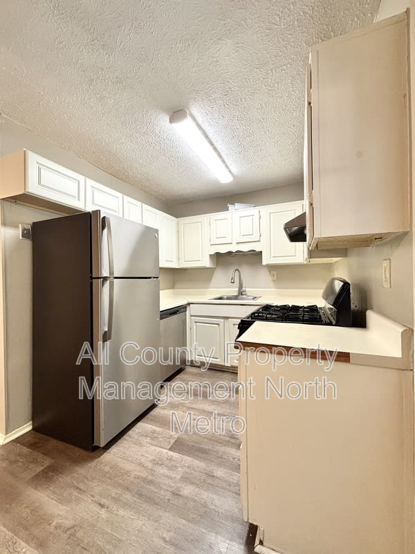 2245 Highpoint Road – photo 2