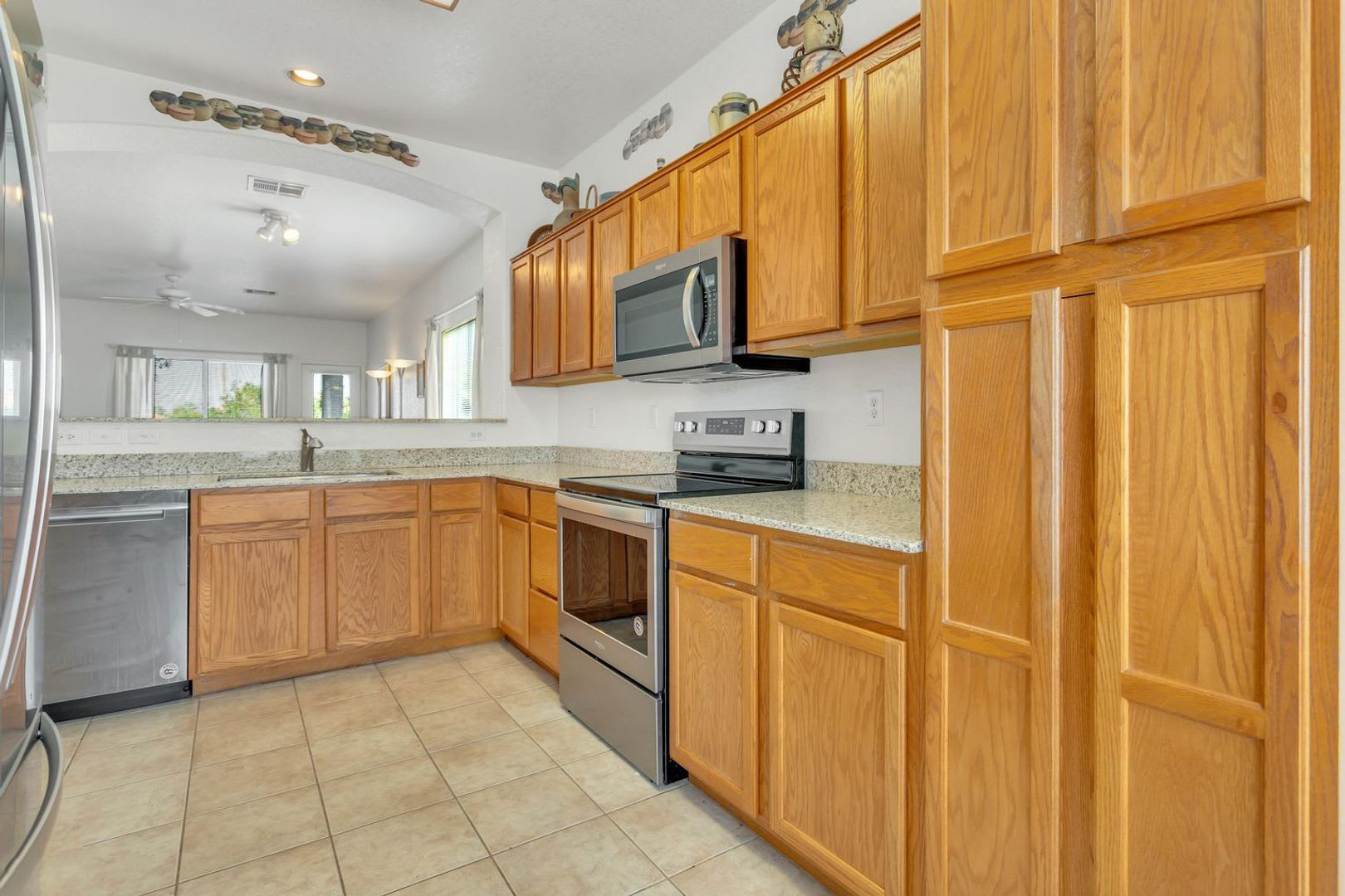 Beautiful 3 bedroom, 2 bath in great Mesa location! – photo 5