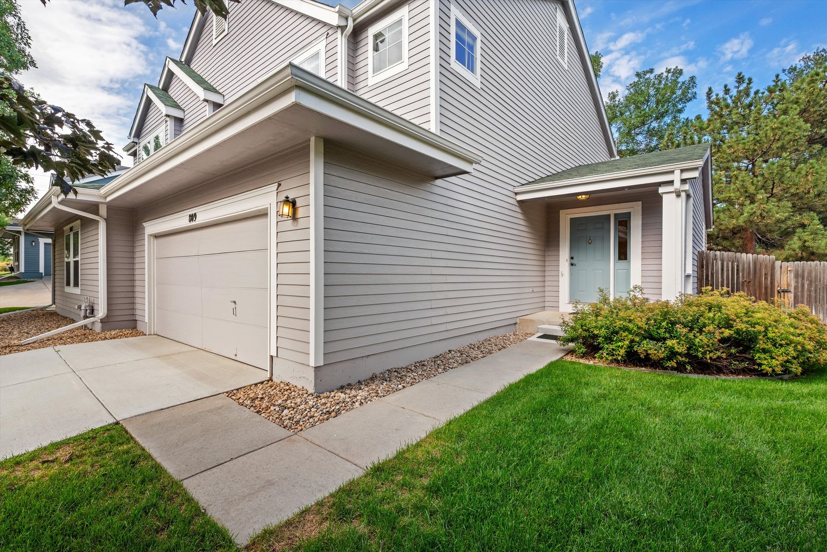 Beautiful 4 Bedroom Home In Lakewood With Finished Basement Private Backyard – photo 1