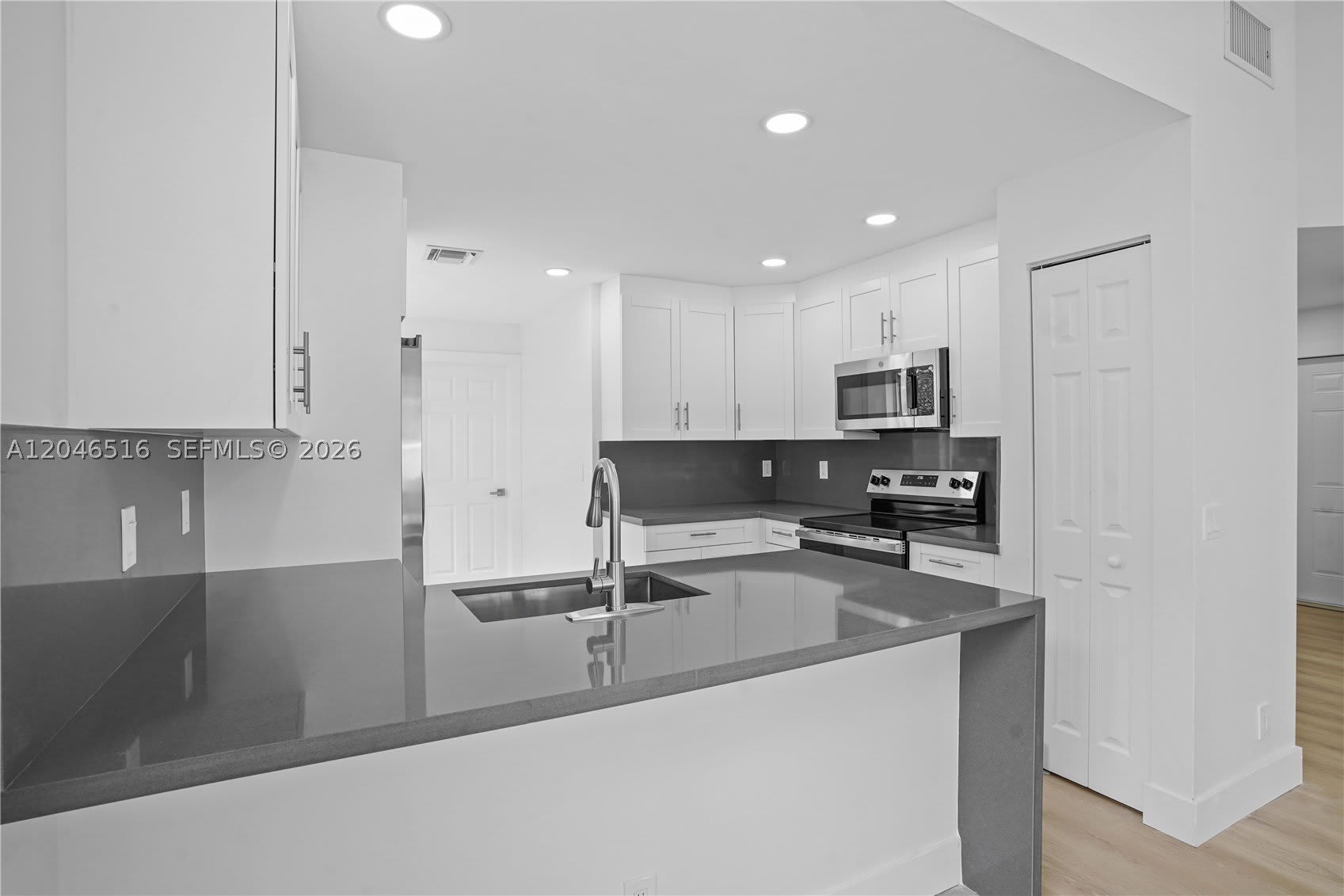 9354 Arborwood Cir – photo 5