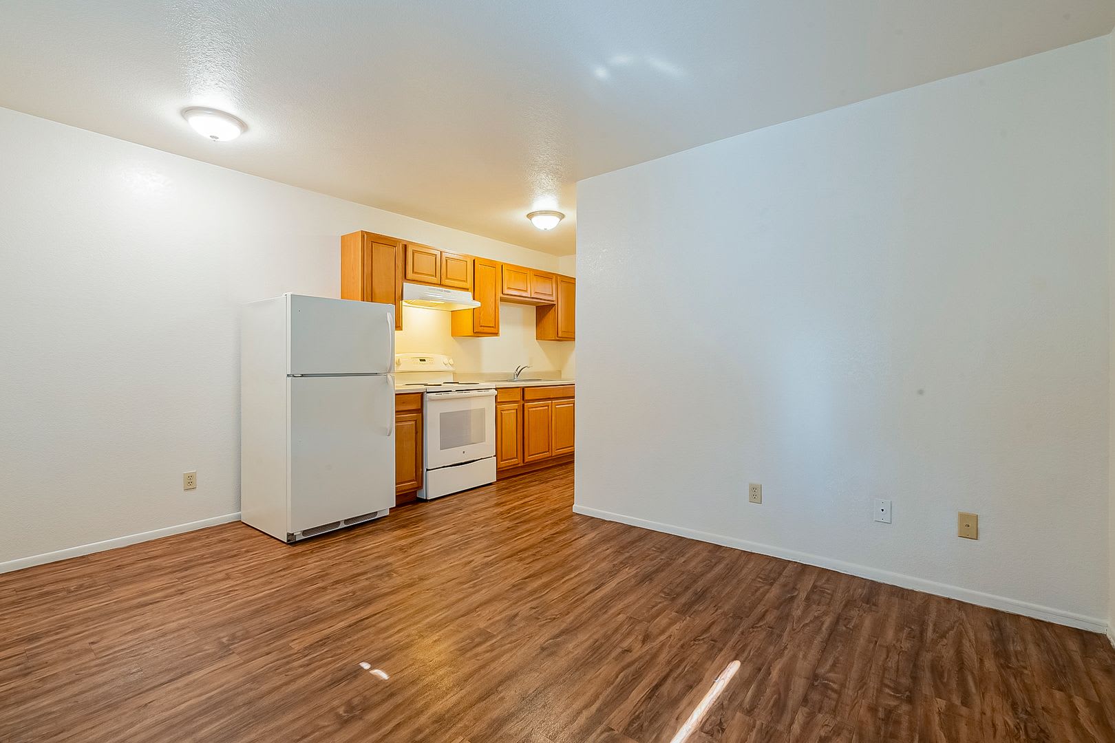 1St And Olsen 1055 1065 1075 N Olsen Ave Amp 2047 E 1St St – photo 4