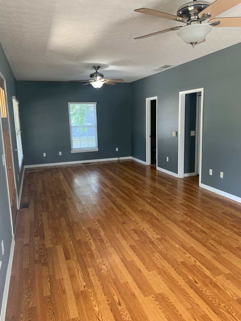 ****AVAILABLE AUGUST 2027**** Large 3 bed, 3 bath House with fenced yard – photo 4
