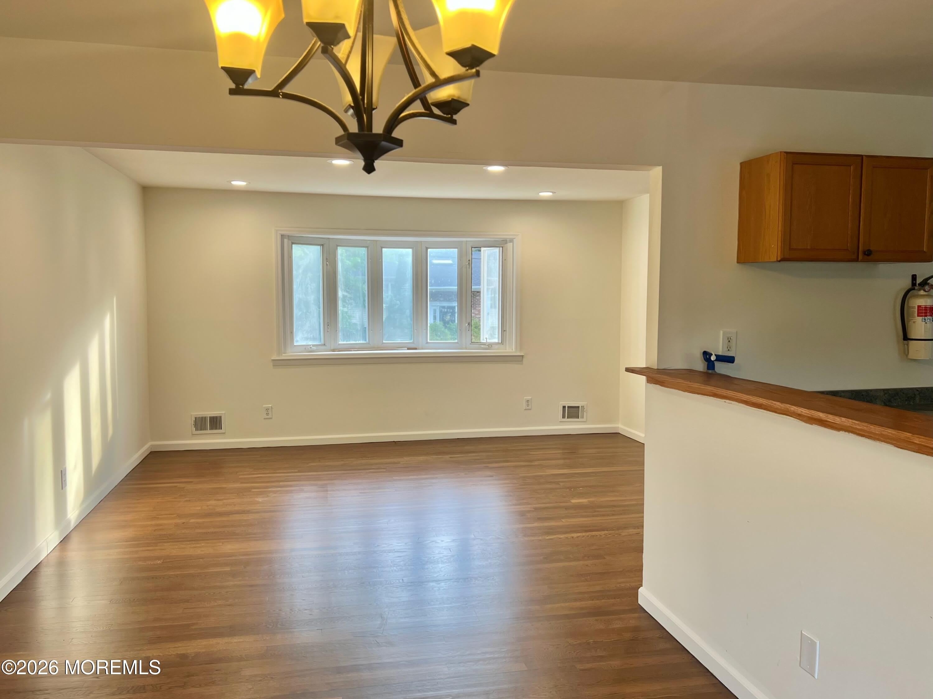 12 White Drive – photo 4