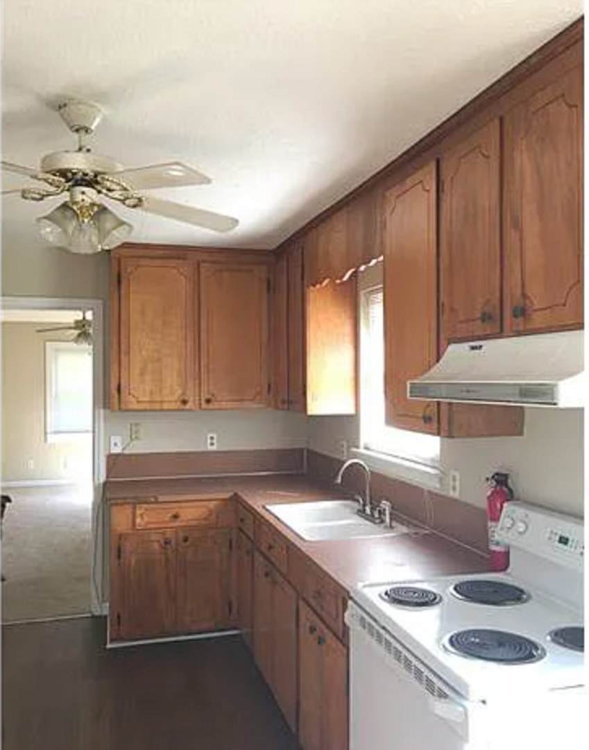 Charming Spacious Renovated 2 Bedroom Units In A Great Location – photo 2