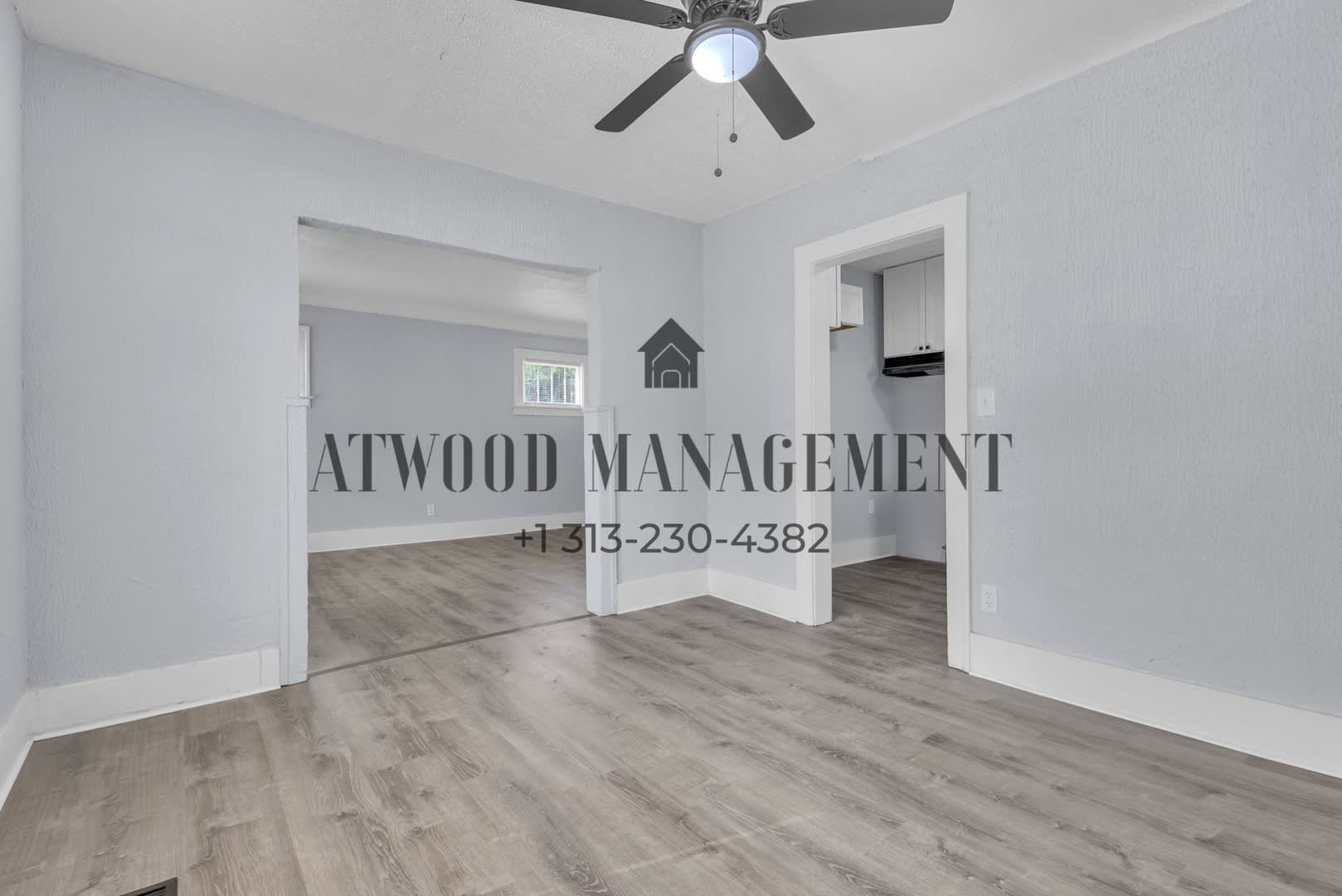 This beautifully updated 3-bedroom, 2-bath single-family home is ready for move-in! – photo 5
