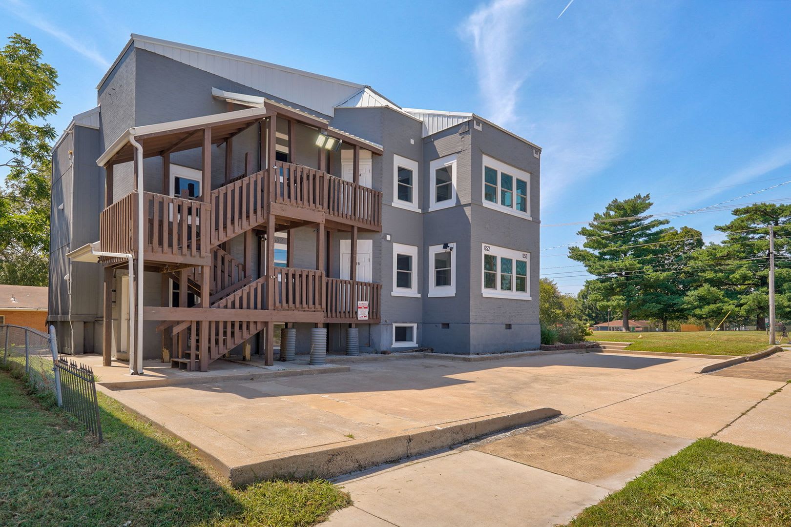 UTILITIES INCLUDED! Spacious 2-Bedroom, 1-Bathroom Home AVAILABLE NOW!! – photo 2