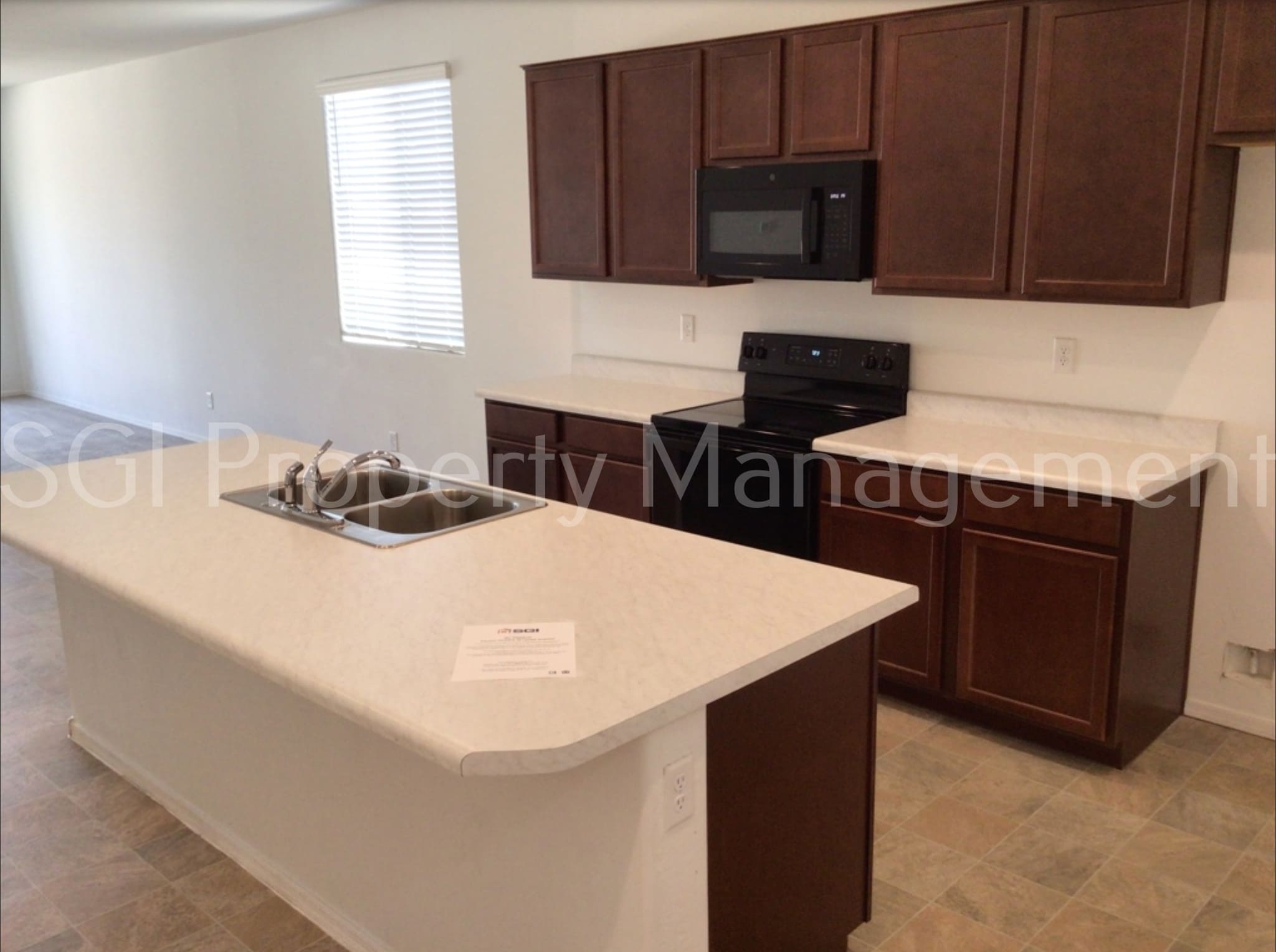 246 E Bahamas Dr – photo 2