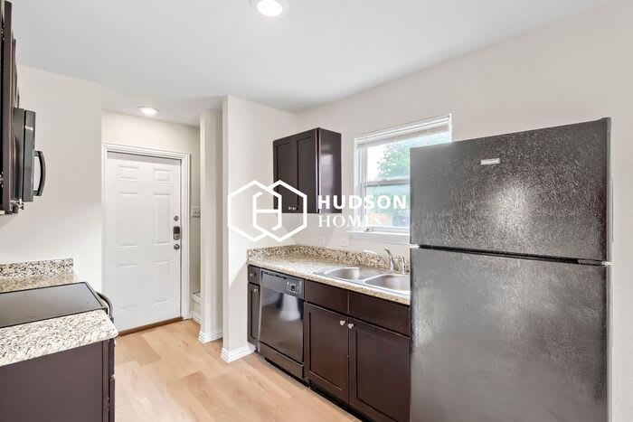 1600 Lucile Avenue – photo 5