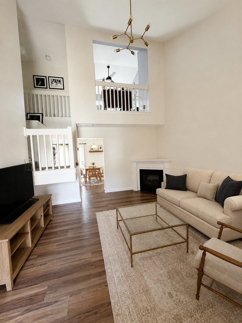 THE BACKYARD, 3BR Townhome + Loft + Location! – photo 2