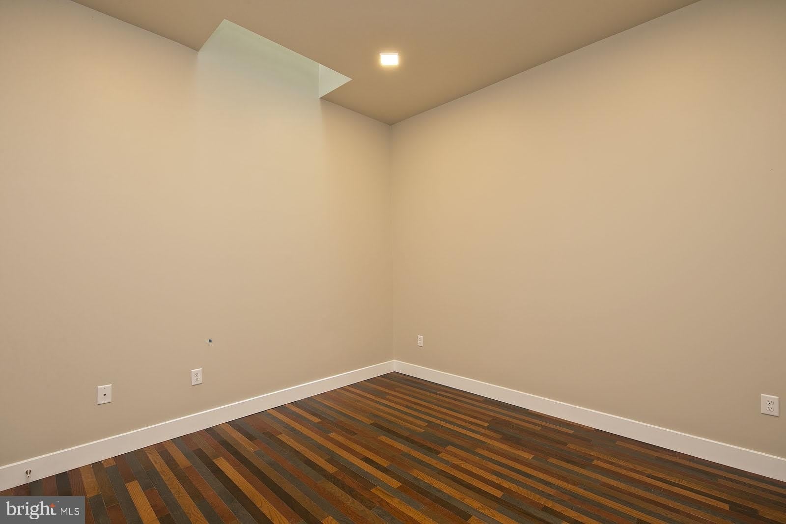 122 N Loudoun Street – photo 5