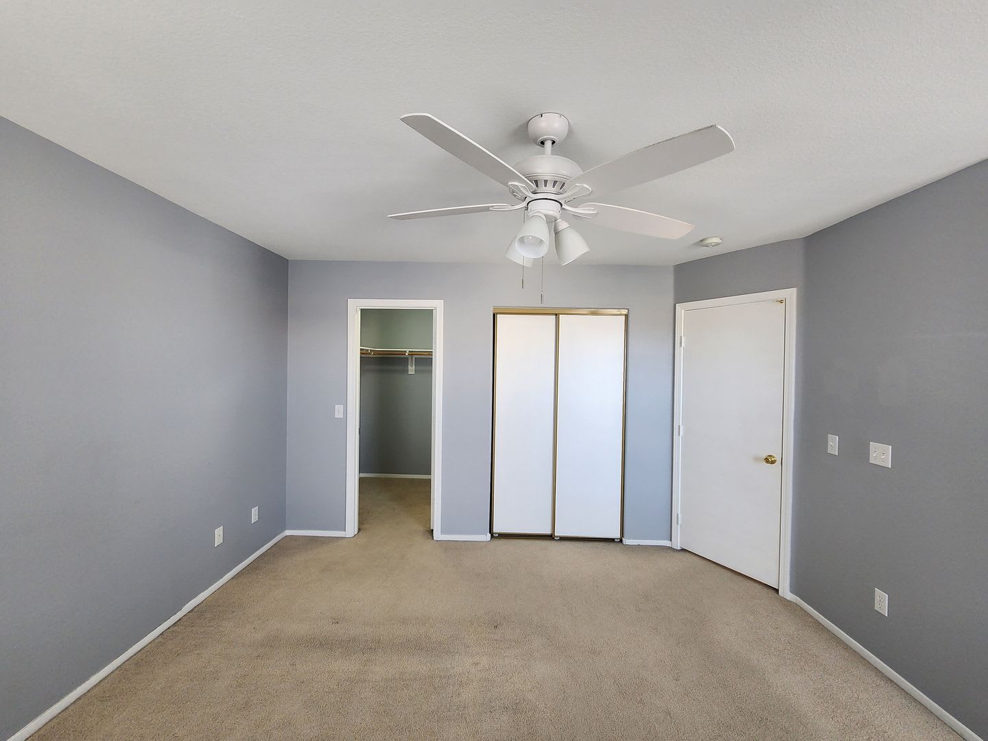 Henderson 3 Bed 2 5 Bath Townhome With Spacious Kitchen Private Backyard Large Primary Suite 2 Car Garage – photo 3