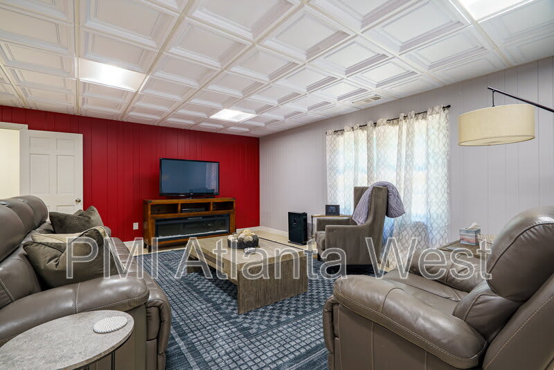 2215 Spalding Drive – photo 2