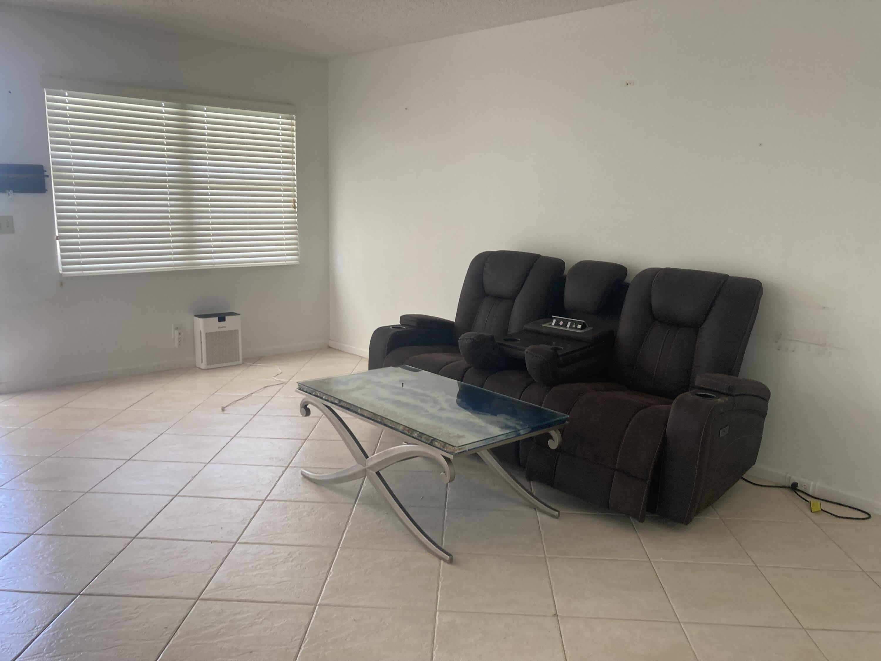 1097 CORNWALL E – photo 2